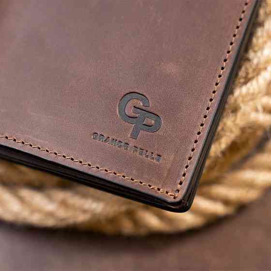 Вертикальный бумажник матовый на магнитной кнопке GRANDE PELLE 11314 Шоколадный Киев