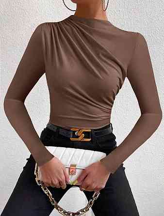 Женский базовый лонгслив с драпировкой микродайвинг Мокко, 46/48 Одесса