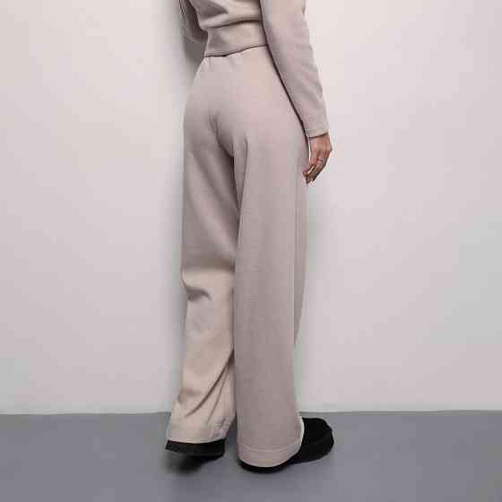 Женский повседневный костюм бежевый. Костюм женский Pobedov Twin бежевый. Киев