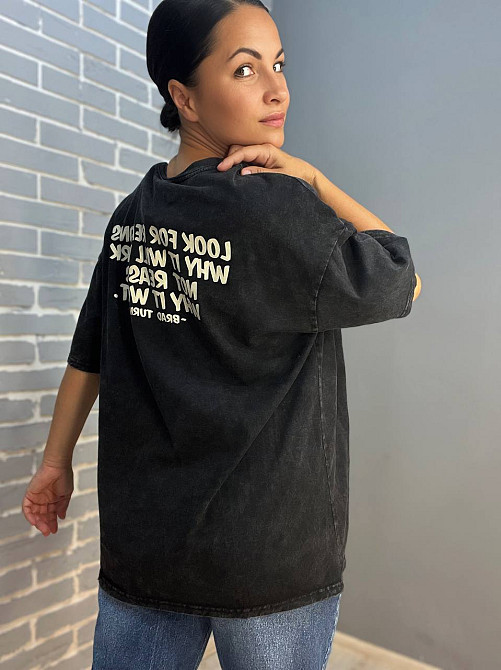 Футболка жіноча Y-Q 4006 варена оверсайз малюнок кролик напис на спині one size чорна, чорний, one s Одеса - фото 3