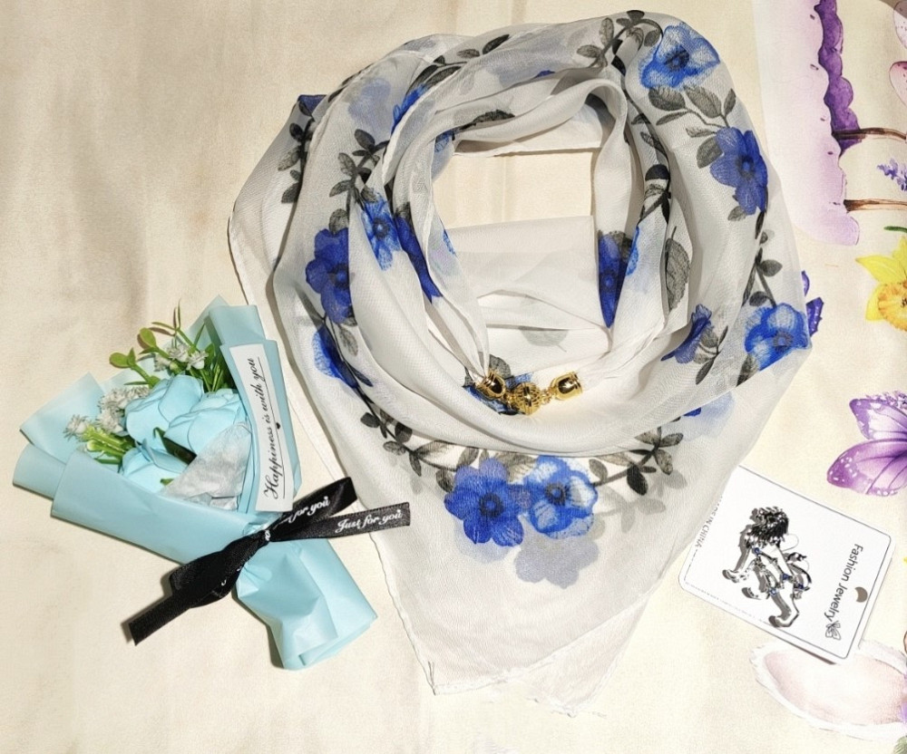 Набір подарунковий: шарф з магнітною застібкою, мило-букет і брошка знак зодіаку в подарунковій коробці Сміла - фото 1