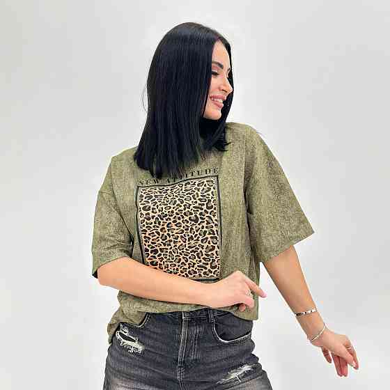 Женская футболка с анималистичным принтом  