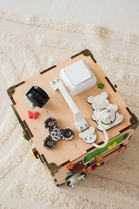 Маленький Бізікуб 23*23*23 Розвивальний дитячий куб Бізікуб із фанери без фарби Бізіборд Тернопіль - фото 8