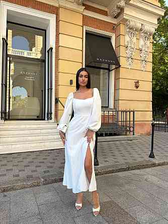 Женское праздничное сдержанное макси платье с разрезом костюмка Молочный, 42/44 Одесса