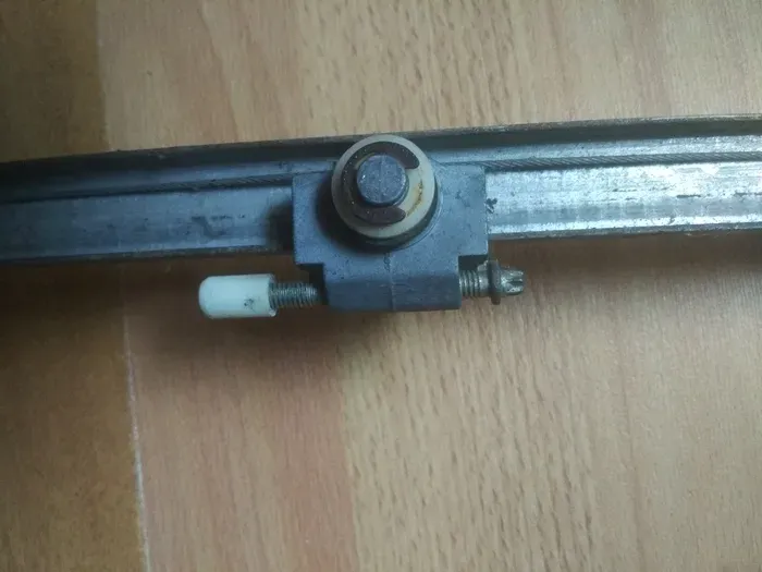 Склопідйомник скла задньої правої дверки Ауді-100 443839400 Вінниця - фото 1