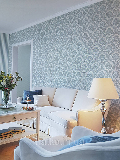 Шпалери вінілові на флізеліні Rasch Trianon Xlll 0.53х10 класика структурні вензелю завитки блакитні на білому Київ - фото 1