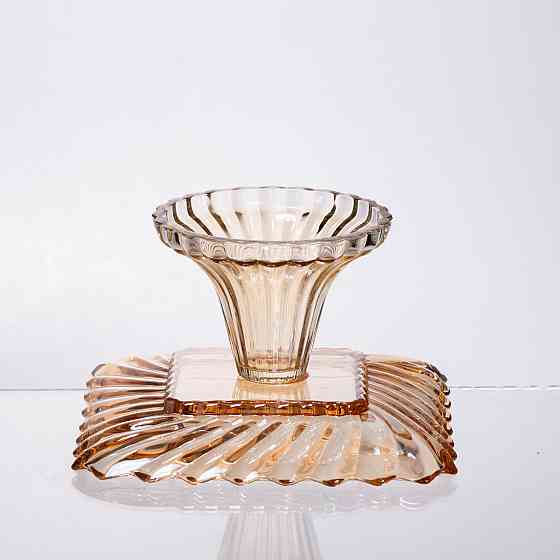 Квадратная стеклянная тортовница на ножке, 16 см Киев