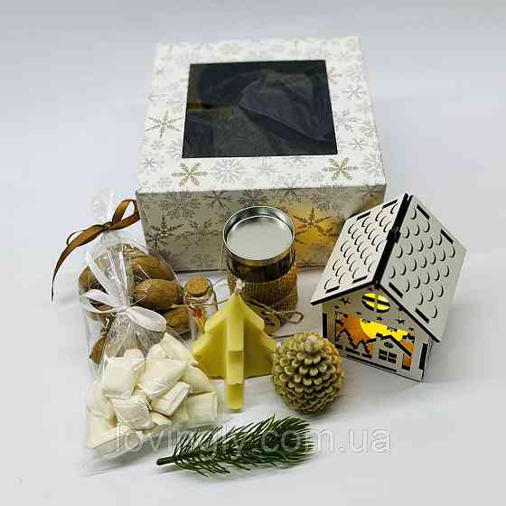 Святковий подарунковий набір — свічки з натурального воску, будиночок з підсвіткою, солодощі та спеції Ірпінь