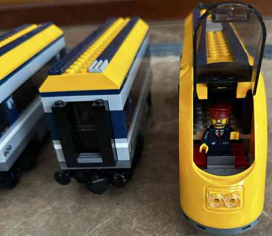 Lego 60197 Пасажирський потяг. Київ