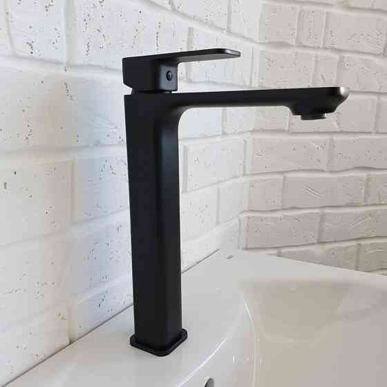 Змішувач для умивальника високий IMPRESE BILOVEC чорний матовий Київ