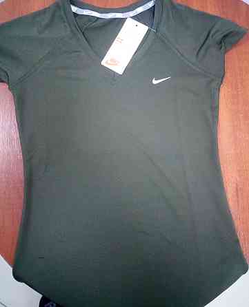 Жіноча футболка для фітнесу Суми