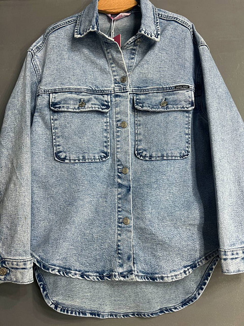 Сорочка жіноча джинсова DNL 510 оверсайз вільний крій накладені кишені на ґудзиках блакитна, блакитний, L Київ - фото 13