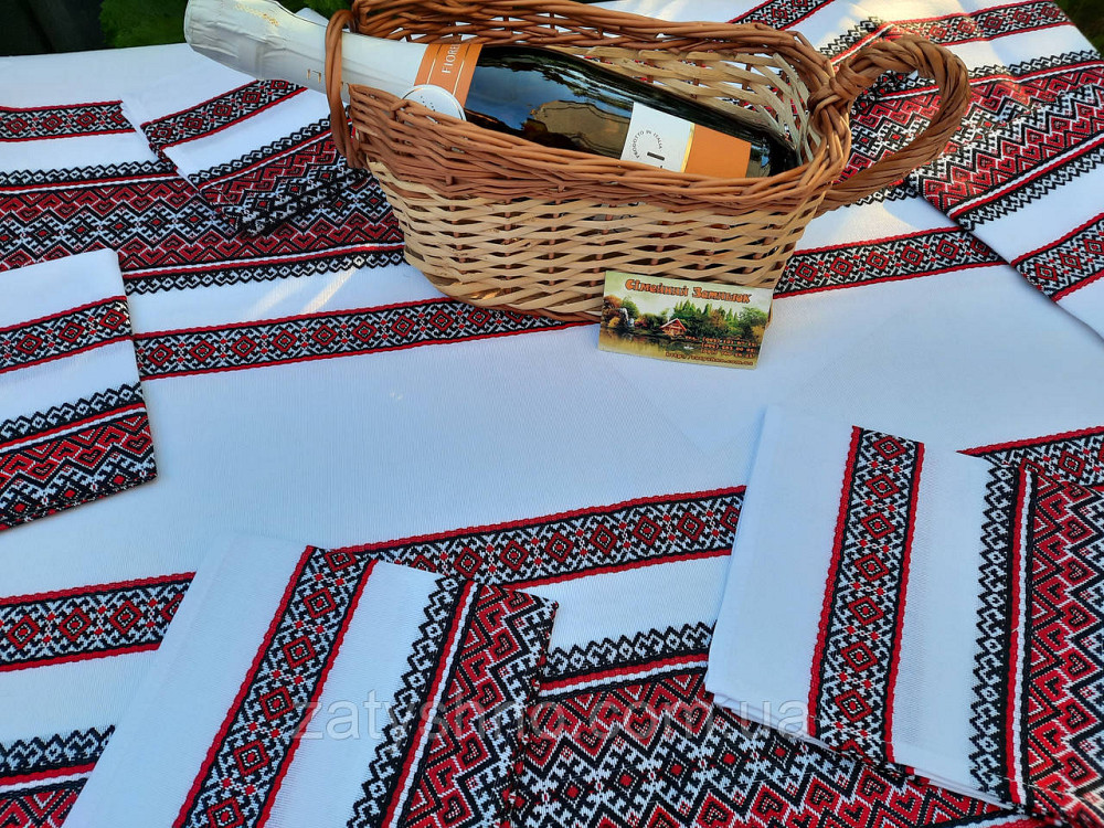 Вышытая скатерть красная с салфетками Киев - изображение 3
