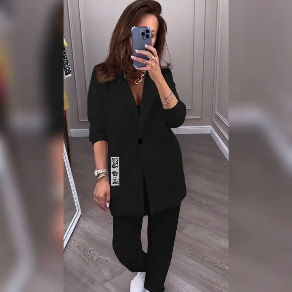 Женский повседневный костюм 