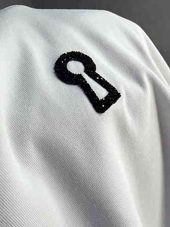 Футболка жіноча A-N 911-21 з аплікацією камінців силует замка базова one size, білий, one size Київ