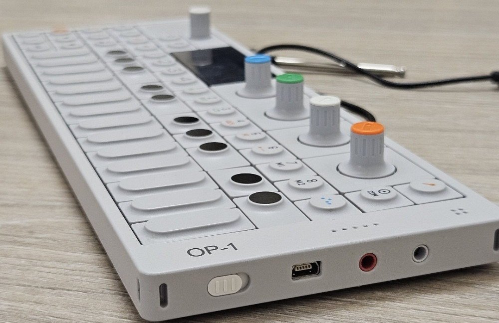 Синтезатор Teenage Engineering OP-1 (TE002) — ідеальний стан. Харків - фото 3