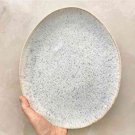 Тарілка велика бежева з домішками для дому та ресторанів Київ