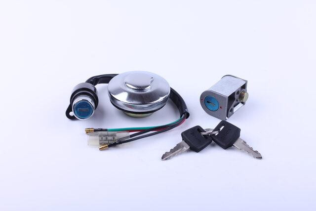 Замки, пара + крышка бака мопед Дельта Мукачево - изображение 1