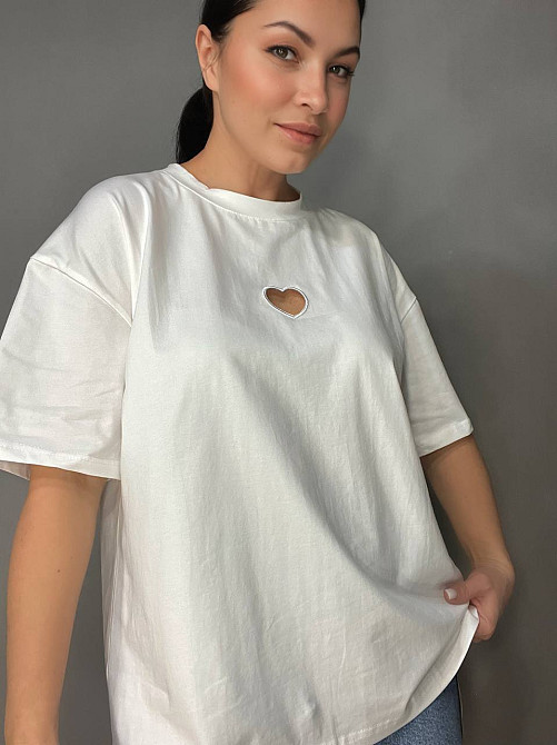 Футболка жіноча A-N 25037 оверсайз подовжена вільний крій виріз серце попереду one size, білий, one size Київ - фото 15