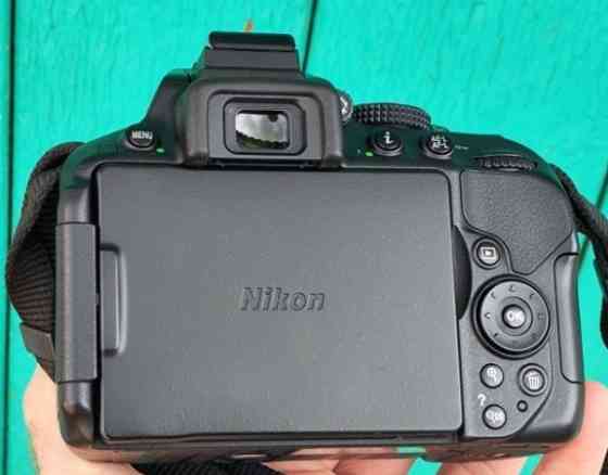 Дзеркальний фотоапарат
Зі знімним об'єктивом
Nikon D5200+18-55 VR ll Київ