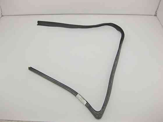 Mercedes-Benz  A1647250425 Ущільнювач опускного скла передніх правих дверей ML W164 GL X164 Одеса