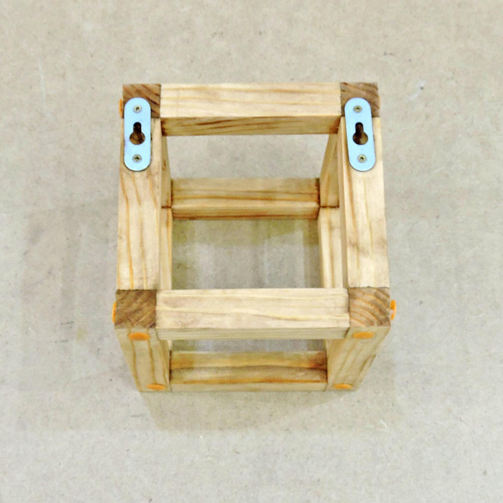 Полка настенная для цветов 