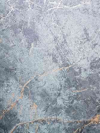 Обои виниловые на флизелине Grandeco Textured vibes 0.53x10 под камень мрамор зеленые изумрудные золотистые Киев