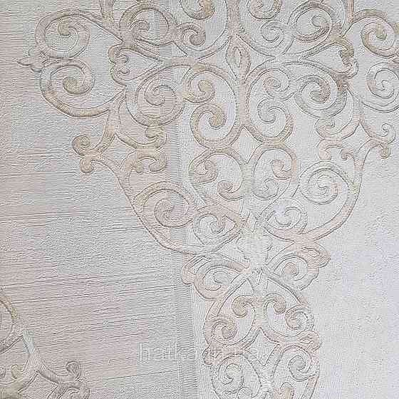 Шпалери метрові вінілові на флізелін 24 Carati Cristiana Masi вензель великий золотом на сіро бежевому Київ