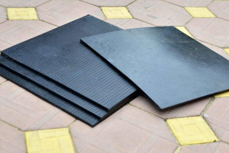 Комплект захисного покриття з резини під лавку штангу гантелі 1х2 м Спортивні покриття Київ - фото 6