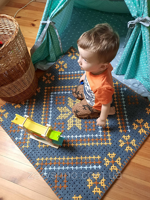 Коврик вышитой в украинском стиле  на фетре  96*90 см Киев - изображение 1