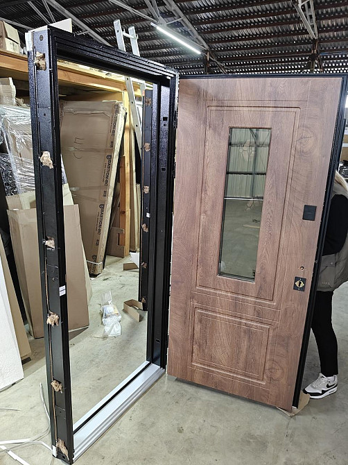 Двері вхідні SARMAK Люкс термо Геліос  дерев'яна панель ArWood Ral 7016 Орех / Горіх Світлий 860x2040 мм праві Київ - фото 4