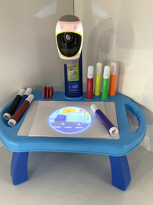 Столик для малювання з проектором 4 диски з картинками фломастери 8 штук Блакитний (22088-17AB) Чернигов - изображение 4