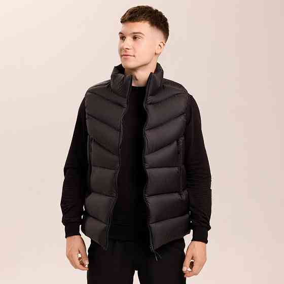 Чоловіча чорна жилетка Pobedov Puffer Київ