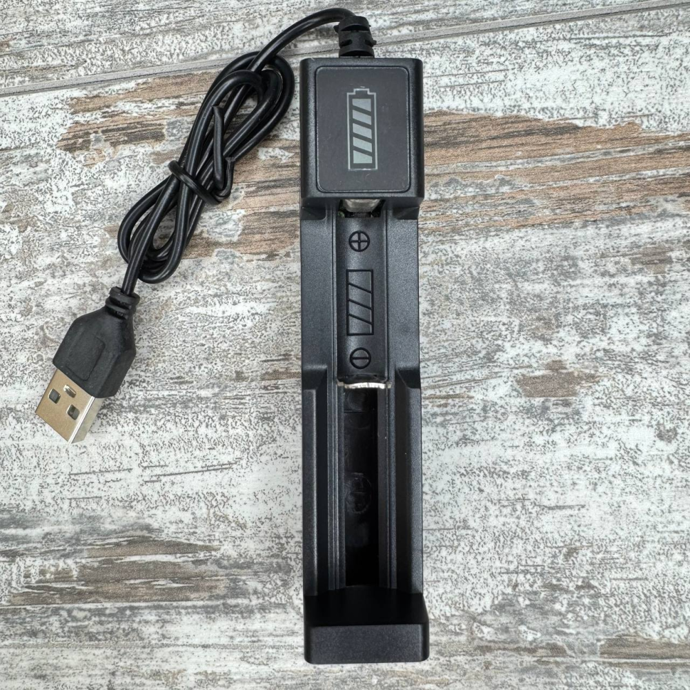 Зарядное устройство USB черное для аккумуляторов 18650, CR123A и других литий-ионных элементов питания Киев - изображение 1