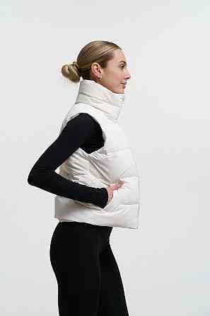 Жіноча жилетка коротка Безрукавка жилет Lola з кишенями весна осінь без капюшона укорочена біла M-L Одеса