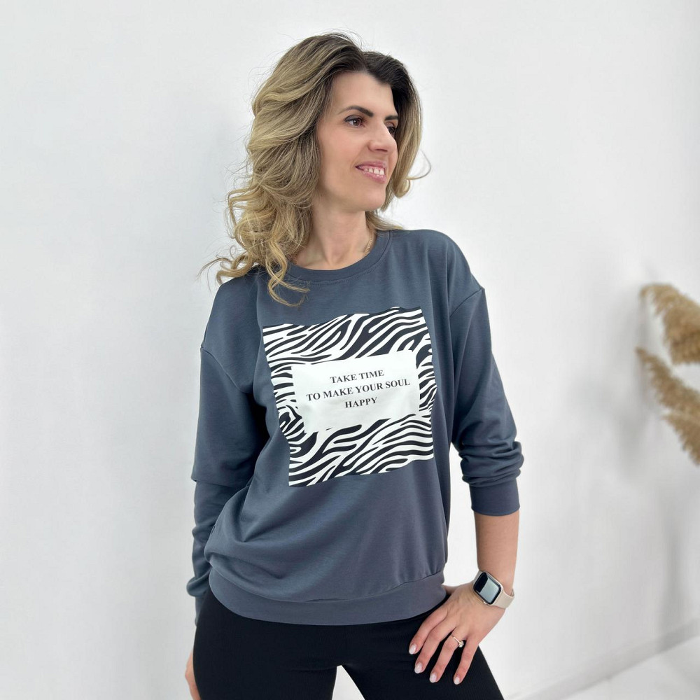 Женский свитшот с анималистичным принтом 