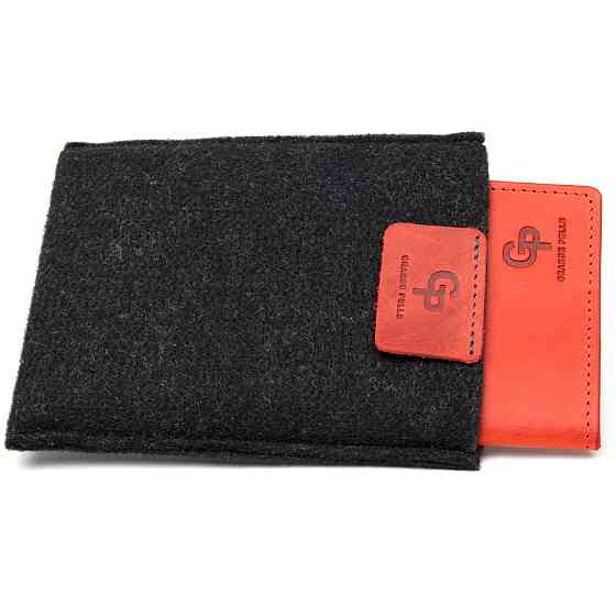 Яскрава шкіряна обкладинка на паспорт Червоний (GRANDE PELLE) Київ