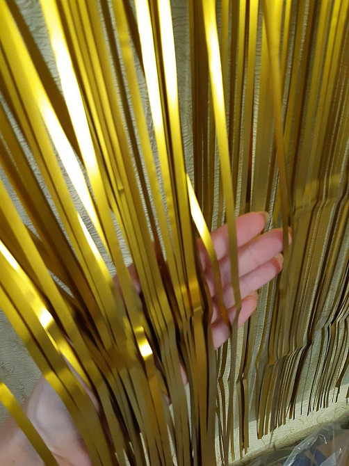 Дощик для фотозони матовий на стіну 245 см на 92 см золотистий Київ - фото 4