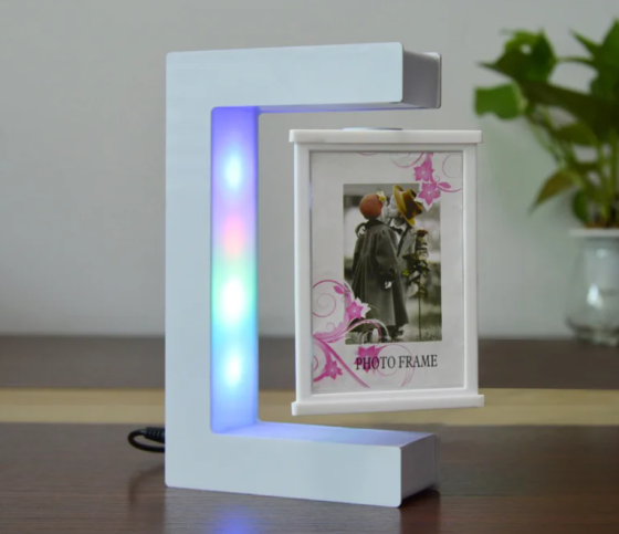 Левитирующая фоторамка-ночник на 3 три фото Фоторамка левитация Белая Кременчуг