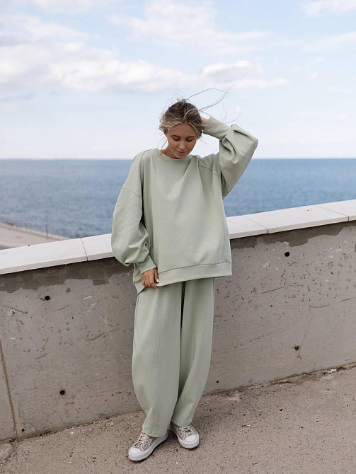 Женский оверсайз костюм: объемная кофта с трендовыми брюками бананами турецкий дабл фейс 100% хлопок Оливка Одесса - изображение 9