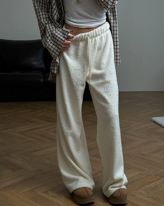 Жіночі стильні теплі штани баранчиків на велюрі. Молочний Одеса - фото 1