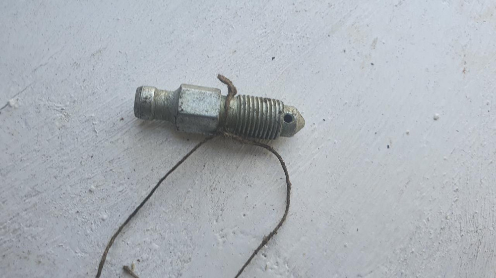 Штуцер гальмівного циліндра М10х1. Довжина 39 мм. СРСР. Харків - фото 1