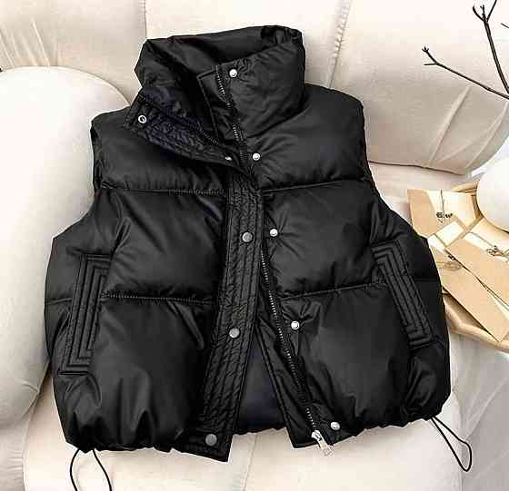 Женская укороченная жилетка с карманами плащевка FLOW на синтепоне Черный, 44/46 Одесса