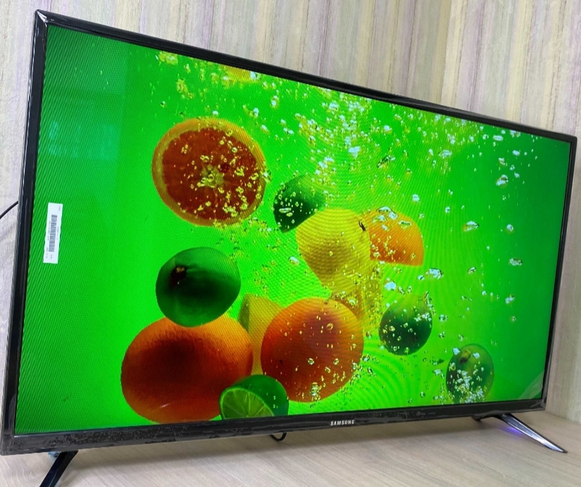 Телевизор Безрамный: Samsung 34