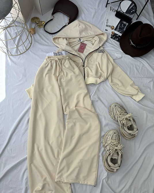 Жіночий стильний прогулянковий костюм із гумкою на штанах двонитка Молочний, 46/48 Одеса - фото 1