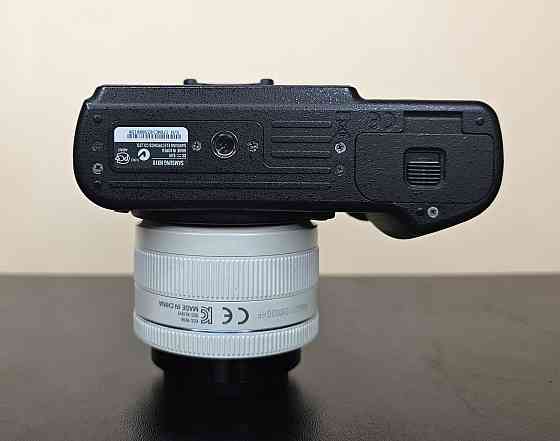 Бездзеркальний фотоапарат Samsung NX10 + об'єктивом 20-50 мм Клевань