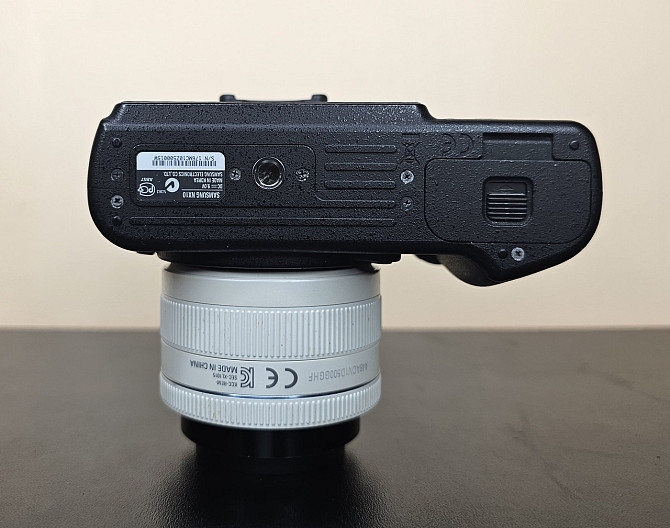 Бездзеркальний фотоапарат Samsung NX10 + об'єктивом 20-50 мм Клевань - изображение 6