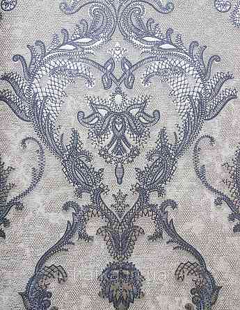 Шпалери вінілові на флізеліні AdaWall Seyyah 1.06х10 вензелю великі структурні сині зі сріблом на сірому Київ