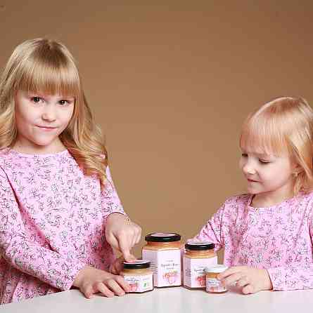 Крем мед с ягодами клубники 250 грамм Одесса