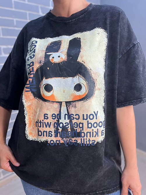 Футболка жіноча Y-Q 4006 варена оверсайз малюнок кролик напис на спині one size чорна, чорний, one s Одеса - фото 5